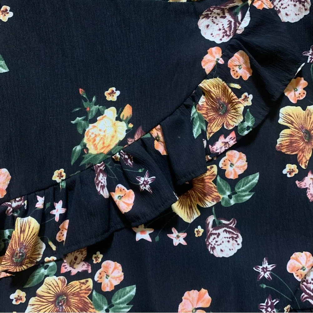 Womens Dress With Ruffle Detail And Floral Print Size Small